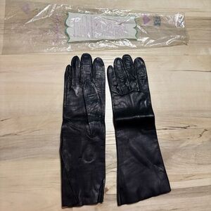 Luxurious Black Leather Gloves for Women